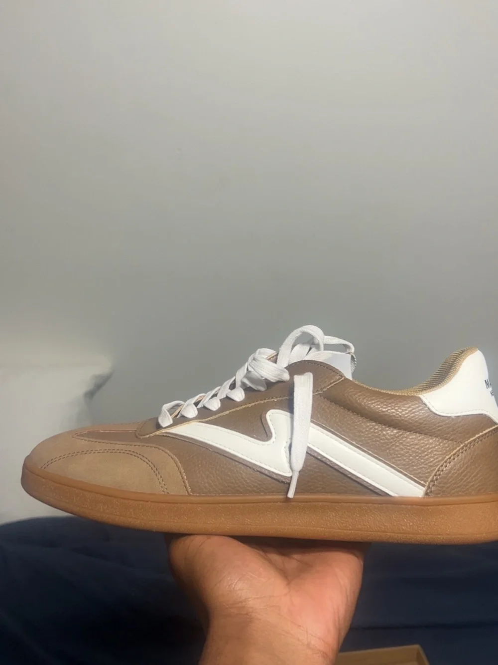 Steve Madden Men's Tan and White Low-Top Sneaker